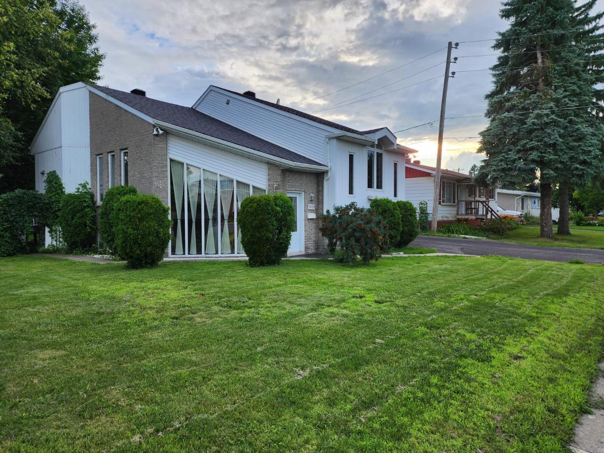 Timeless Tranquility, A Place Near Everything! * Longueuil
